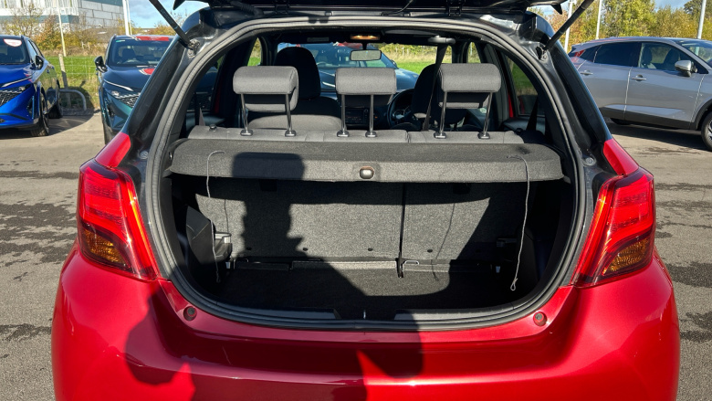 Toyota Yaris 1.33 VVT-i Design 5dr Petrol Hatchback